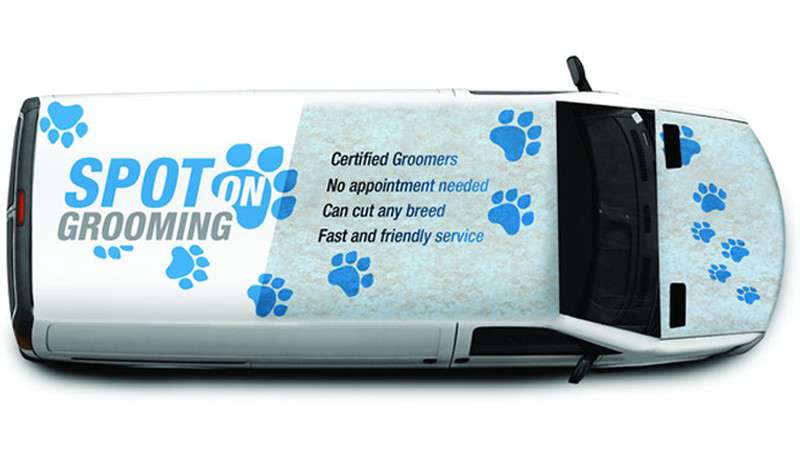 3M manufacturer application example showing 8528 gloss overlaminate over a printed vehicle wrap. Supplied as one unprinted overlaminate roll in the selected size; print film, graphics and vehicle are not included.