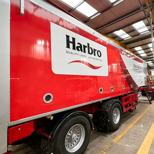Red and white trailer graphics, from the Metamark MDi-AB gallery.